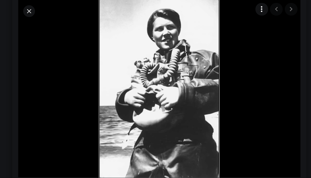 Нина Соколова в водолазном костюме
