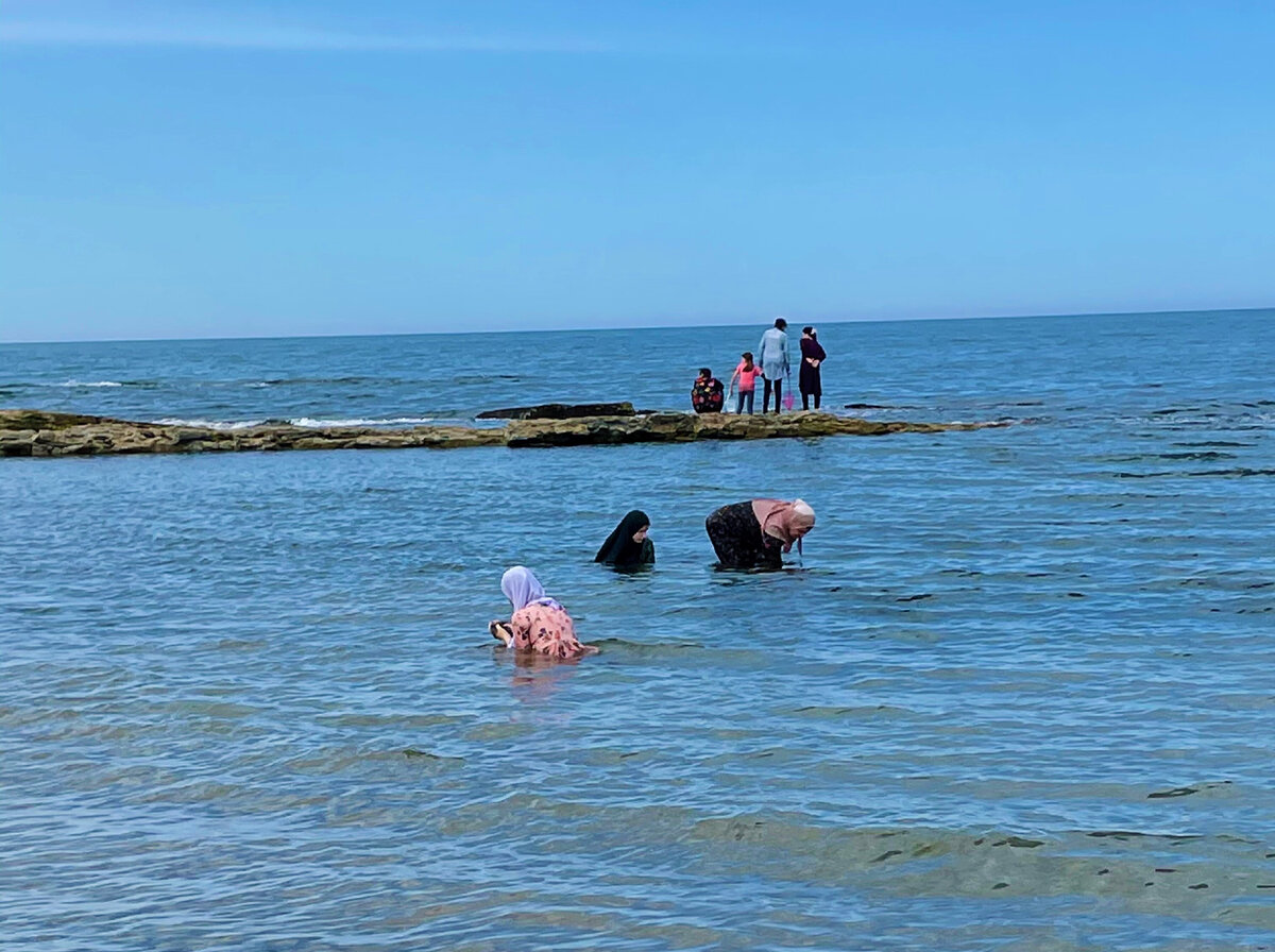 Море в избербаше. Дагестан Избербаш море. Каспийское море Избербаш. Избербаш море чистое. Пляж Избербаш Дагестан.