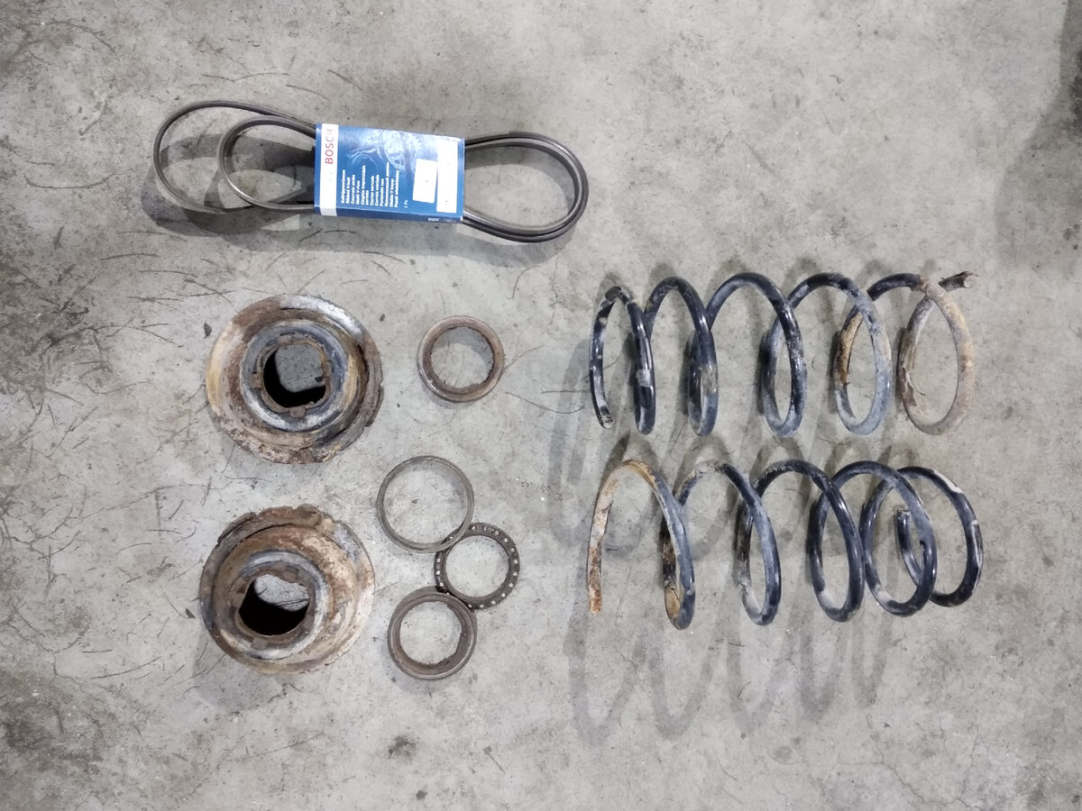 Ремню фирмы BOSCH на фото 6 лет и проехал 100000 км при этом никаких повреждений, заменил по сроку эксплуатации. 