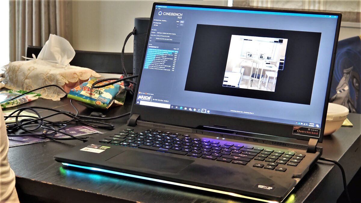 ASUS ROG Strix SCAR 17 — Обратите внимание на отпечатки пальцев по всему корпусу...