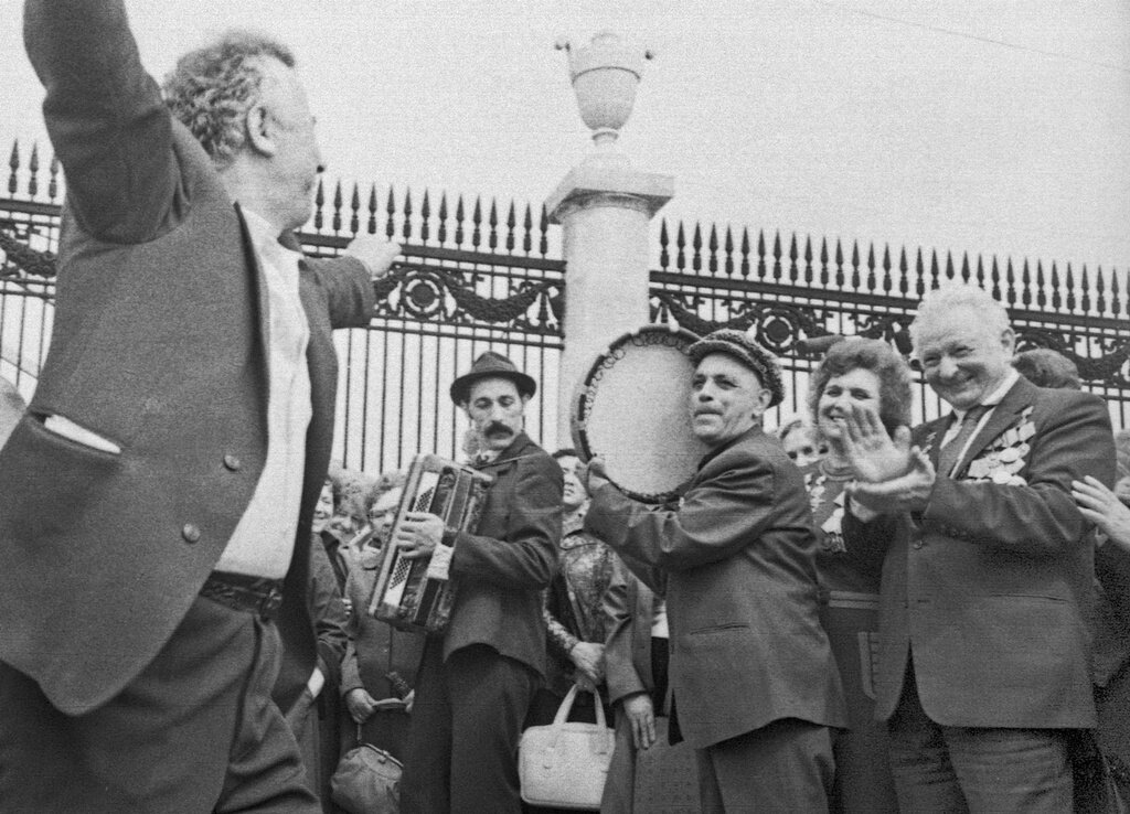 Май 1983. День Победы 1983 года фотографии. Встреча ветеранов в Киеве 1977 год. День Победы в 1983. Встреча ветеранов в Киеве 1977.