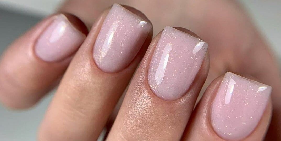 Нюдовый дизайн маникюра 2021