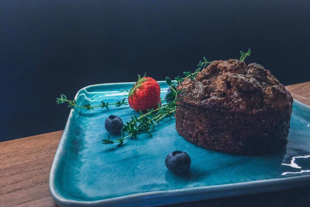 Ресторан «Трис» (ру. Три). Полюбите с первого взгляда – пищу, интерьер и всю атмосферу семейного ресторана.