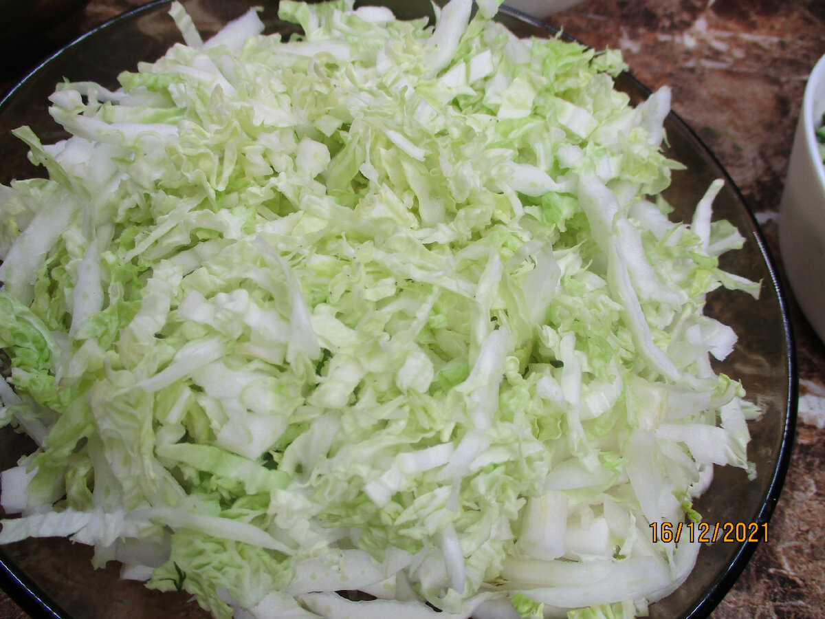 10 вкусных рецептов салатов с пекинской капустой