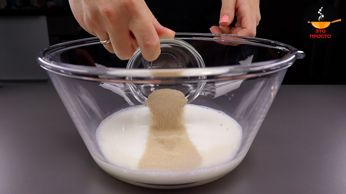 Фото можно листать влево