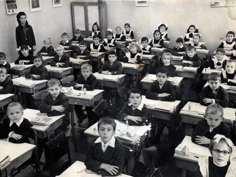 Ох уж эти счастливые лица школьников! Сразу видно, насколько любят грызть гранит науки!