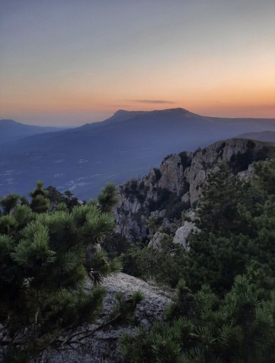Крым, июнь 2021 г. Экскурсия в горы г. Алушта. Вид с горы