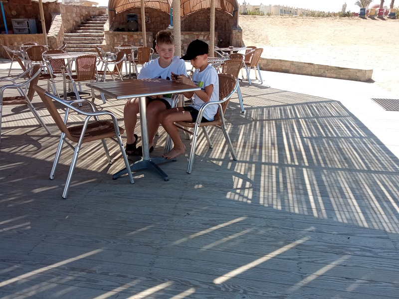 Сын нашел себе кучу друзей, в том числе и украинских.