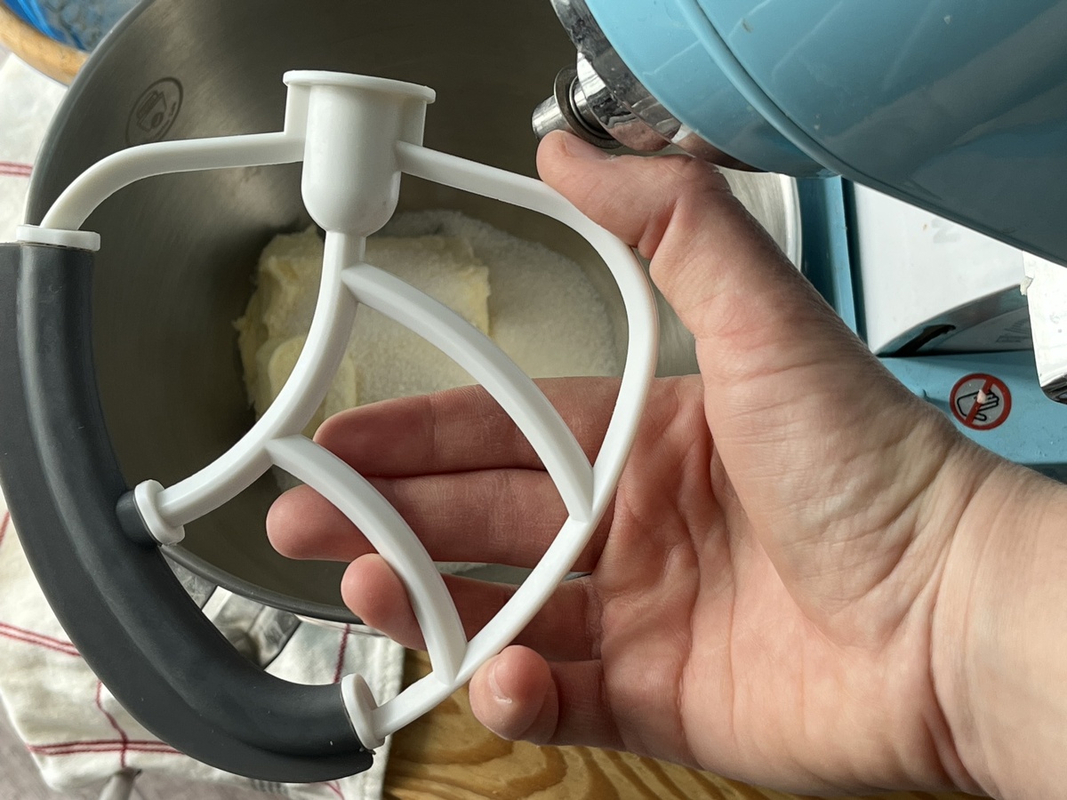 я использую данную насадку, она отлично перемешивает ингридиенты и собирает все со стенок