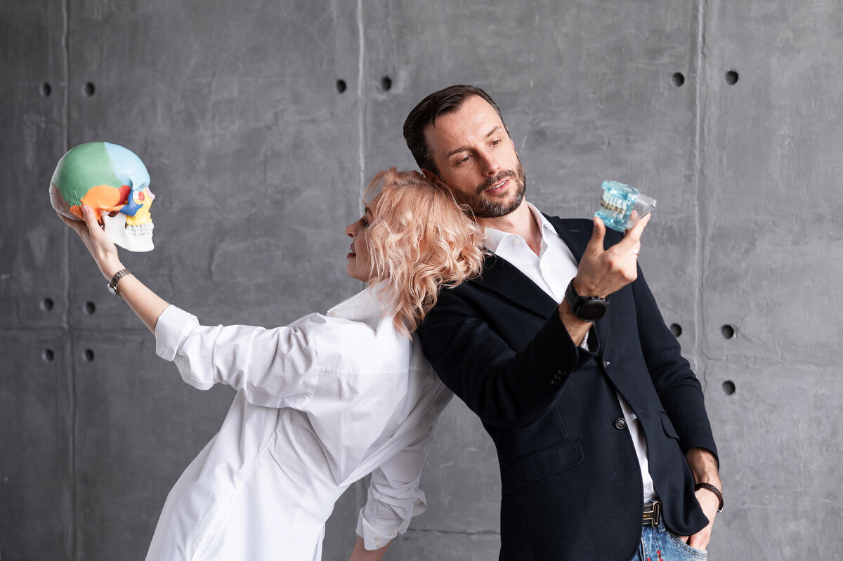 Но именно эта долгая работа позволяет сделать улыбку идеальной и переместить зубы в нужное положение. И конечно же, оставит их здоровыми после окончания ортодонтического лечения!