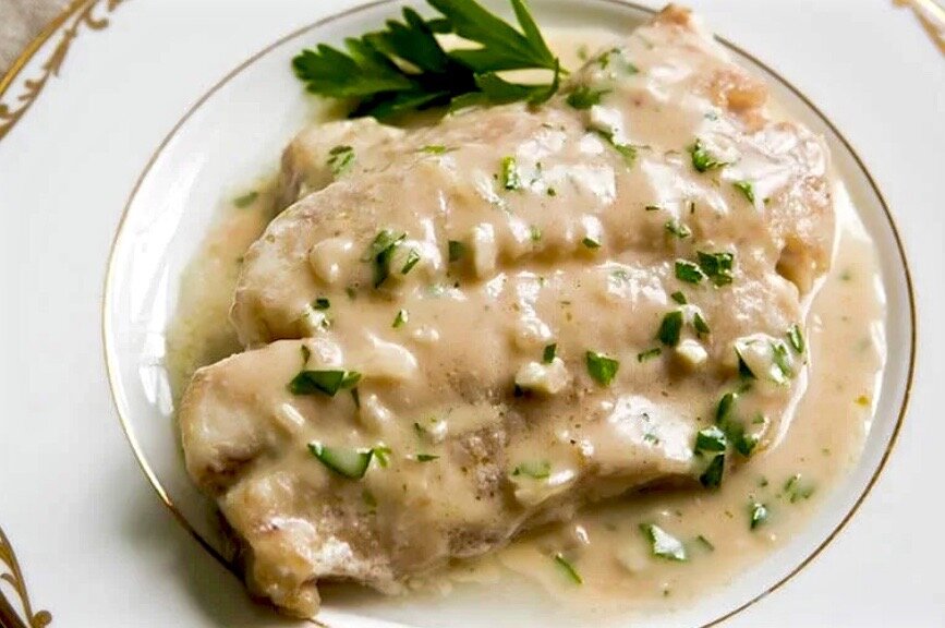 Мателот с грибным соусом.