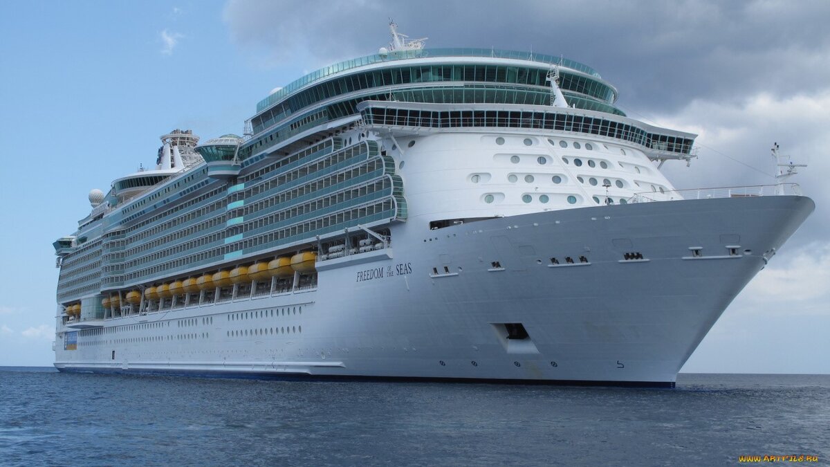 Когда думаешь об «Royal» & «loyal», то в голову сразу приходит ассоциация с круизным лайнером 