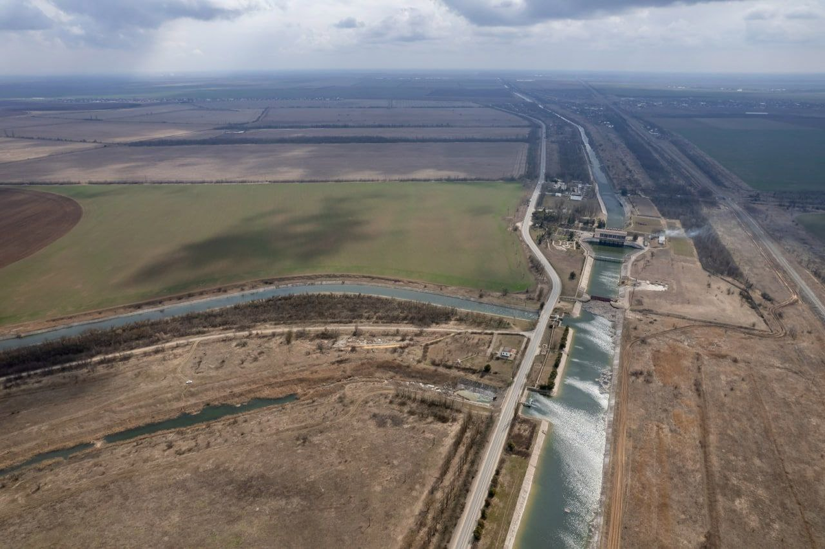 Вода в крыму с 1 июля 2024. Северо Крымский канал и Каховская ГЭС. Северо Крымский канал 2023. Херсон дамба ГЭС. Водохранилища Крыма.