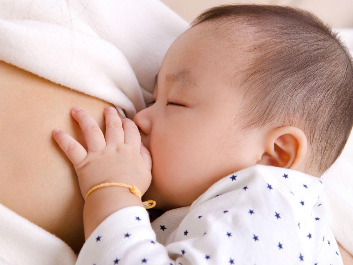 Почему ребенок плачет при кормлении грудью? | Коляски-Кроватки.Ру | Дзен