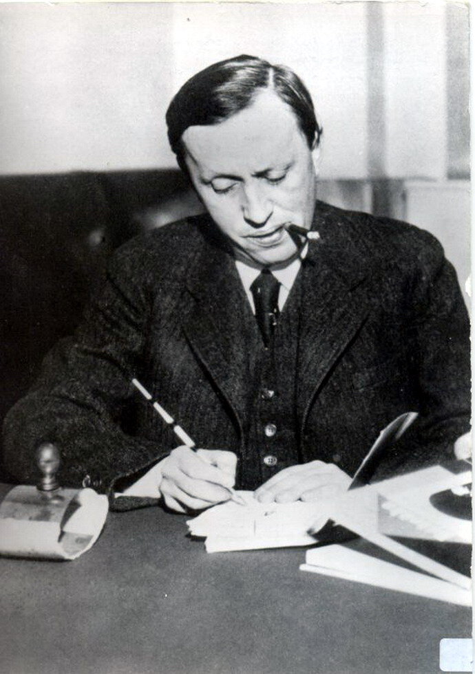 Карел Чапек (1890-1938) - один из самых известных чешских писателей XX века, прозаик и драматург.