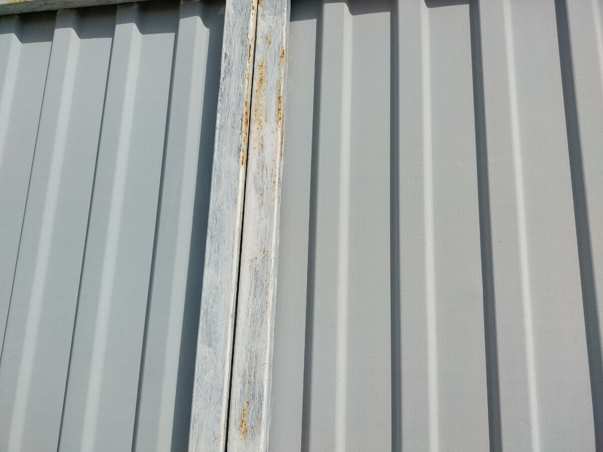 Ну и вот такие ржавые выходы везде