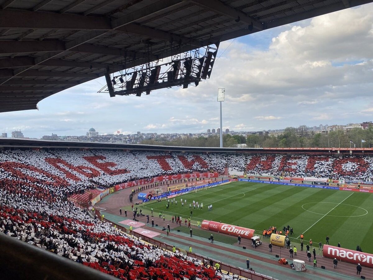 Один из перфомансов "звездашей". Фото с телеграм-канала OF News.