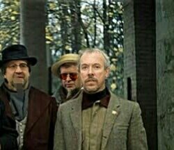 Все годы в одной тусовке.