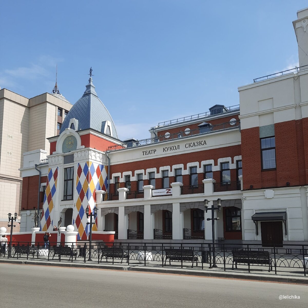 Листайте карусель