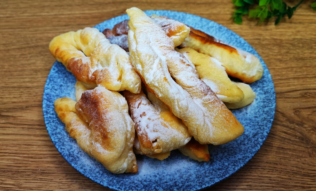Sveiki atvykę į „Karamelka“ kanalą! Tas pats nepamirštamas patiekalas iš vaikystės, kurio negamina tik labai tinginiai arba tie, kurie nemėgsta kepto ir miltinio maisto. Skani ir labai švelni vergunija - 7-2