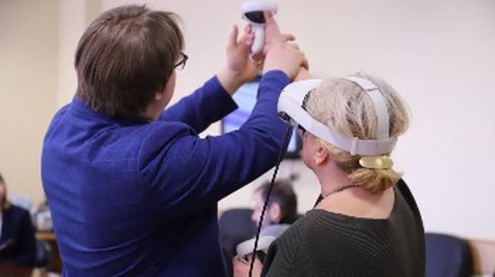 Отработка навыка выполнения команды в условиях виртуальной реальности на тренинге в столичном Департаменте труда и соцзащиты