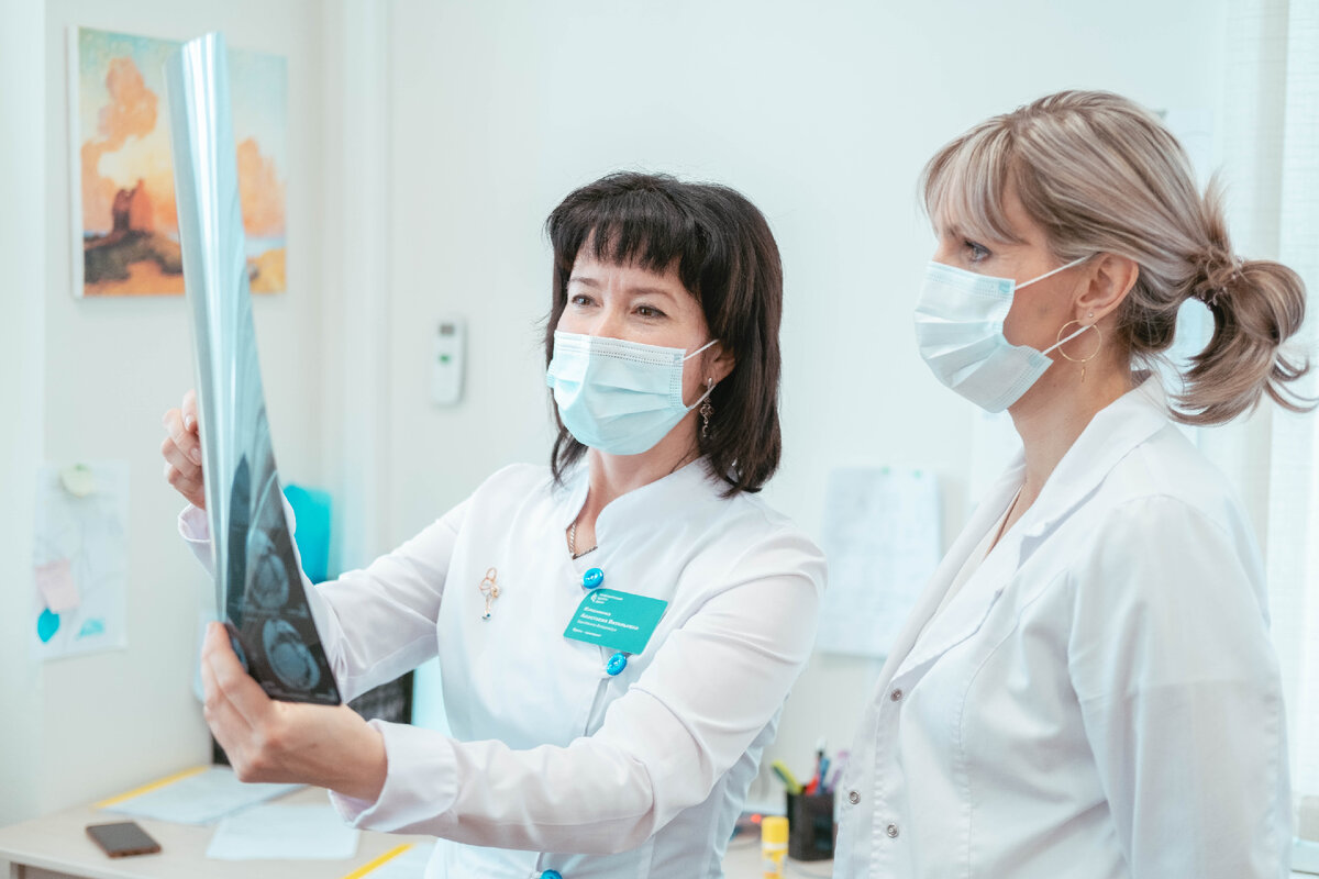 Для выявления выявлении онкологии груди применяют маммографию (рентген молочных желёз) и УЗИ. 