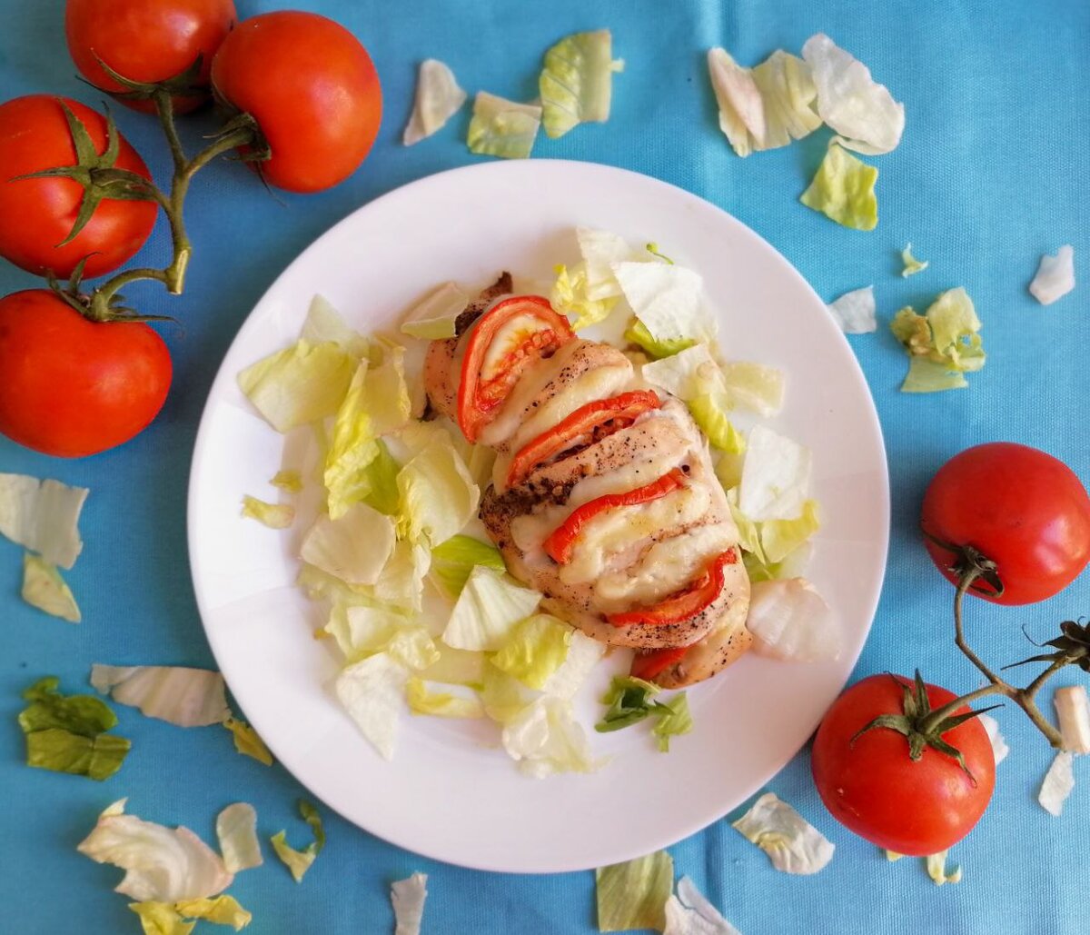 Курица капрезе рецепт. Цыплята генерала цао. Что приготовить из курицы на второе. Курица генерала цзо. Тушеные бедра.