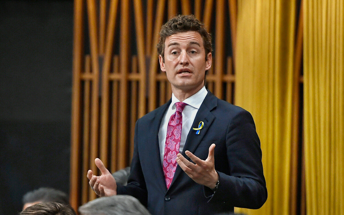 Иван Бейкер  выступает перед избирателями.  фото: картинки  яндекса.