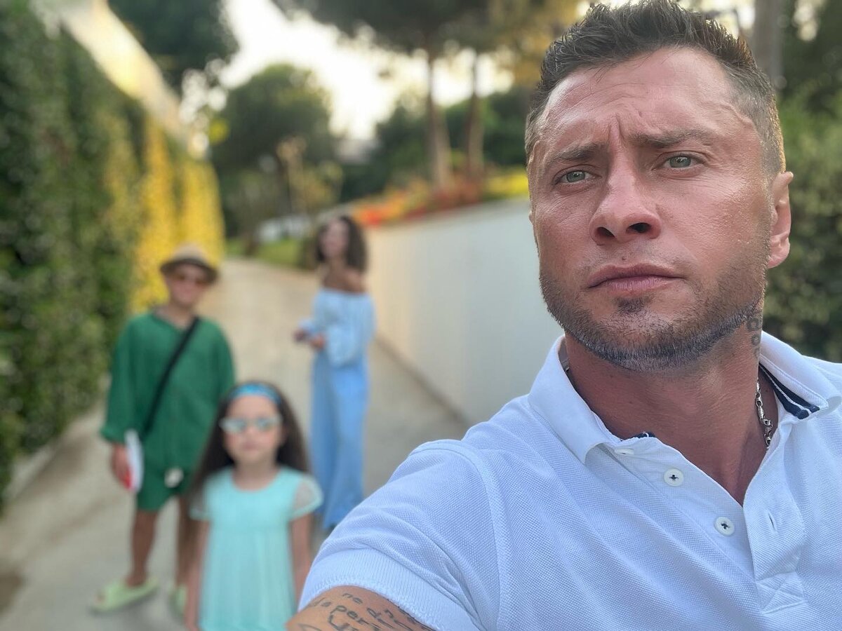    Павел Прилучный с детьми и возлюбленной в ТурцииСоцсети Павла Прилучного