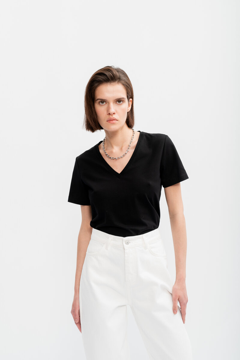 Базовая футболка с V-вырезом Lime (1599 руб.)