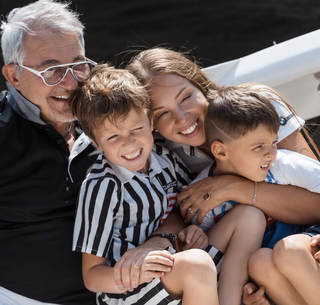 На фото семья Дибровых. 