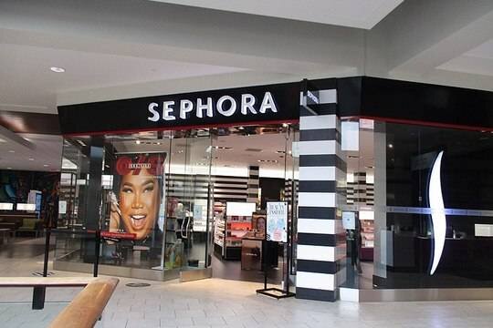    Sephora продаст российские магазины под брендом «Иль де Ботэ»