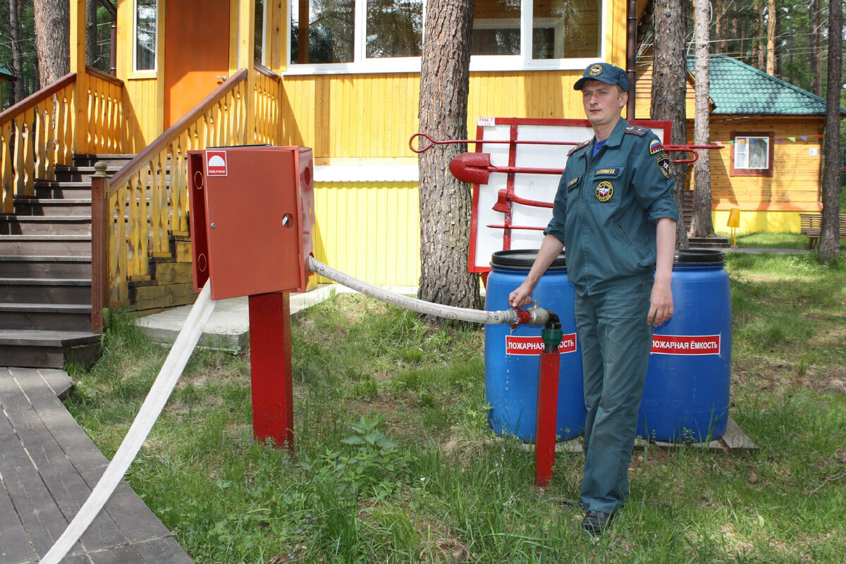 пожарные в детском лагере. противопожарной безопасности в летнем лагере. горящий детский лагерь. детский лагерь дружба орловская область должанский район. дружина юных пожарных.