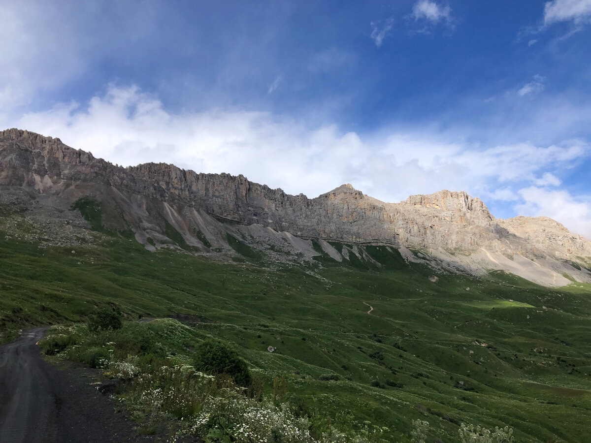 Дорога в Садон из Дигорского ущелья