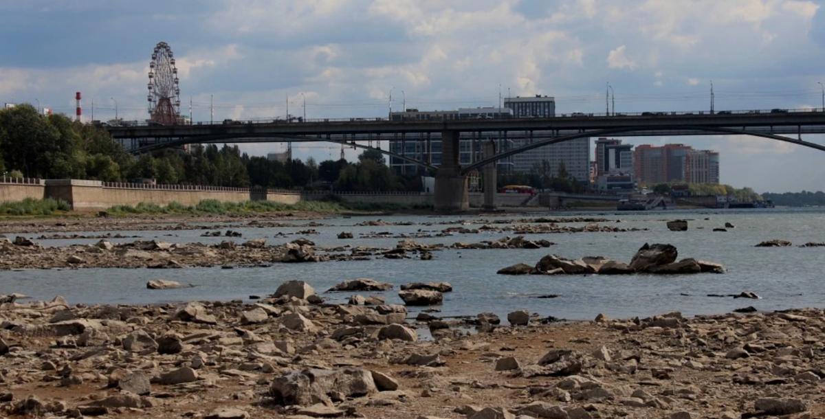 обычно уровень воды доходит до набережной