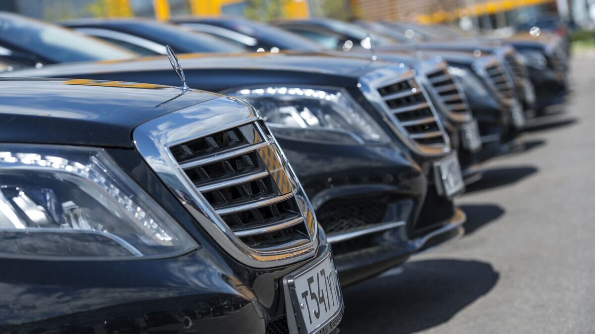    Автомобили Мерседес-Бенц© РИА Новости / Александр Гальперин