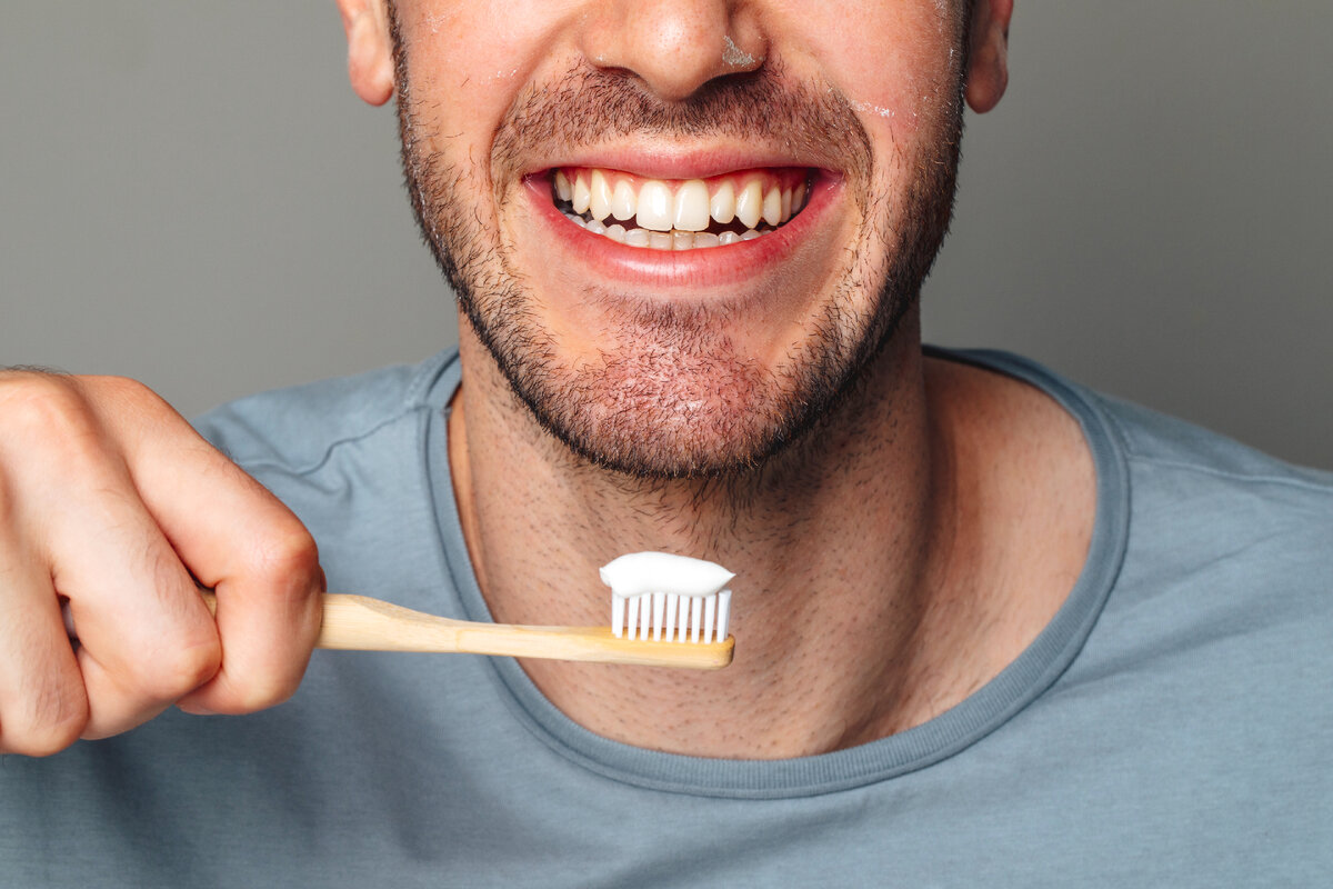 He brush his teeth. After toothbrushing man. after toothbrush. мужчина чистил зубы более 17 раз в день фото. мужчина чистил зубы 17 раз в день фото.