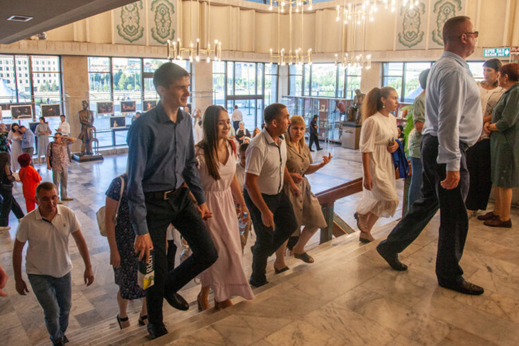 В обстановке, приближенной к боевой, открывается новый театральный сезон в России. Вот и в главном татарском театре спешат жить, поэтому начинают его уже 9 сентябряФото: «БИЗНЕС Online»