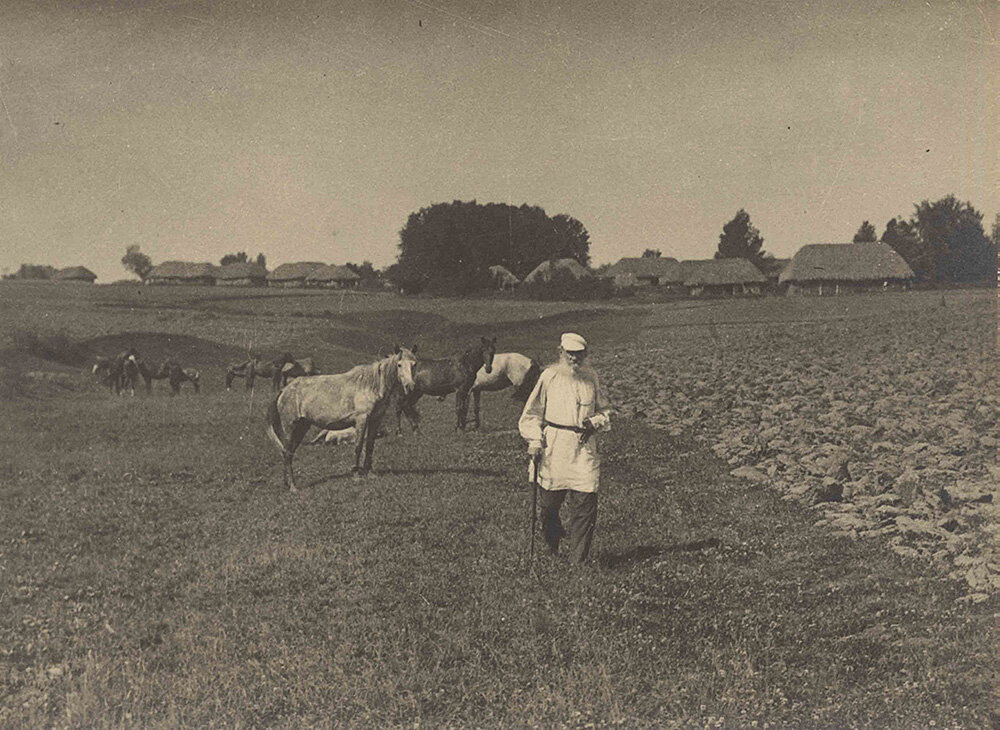    Лев Толстой в Ясной Поляне, 1908 год