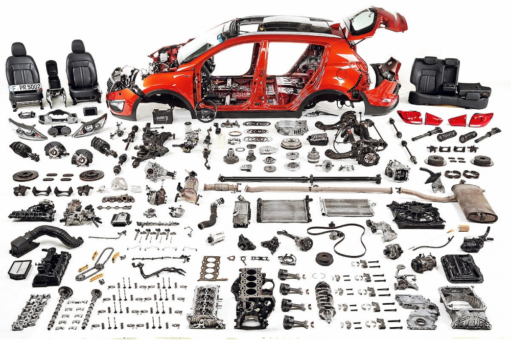 Собран по частям. Детали машин. Запчасти автомобиля. Автомобиль в разборе. Машина по запчастям.