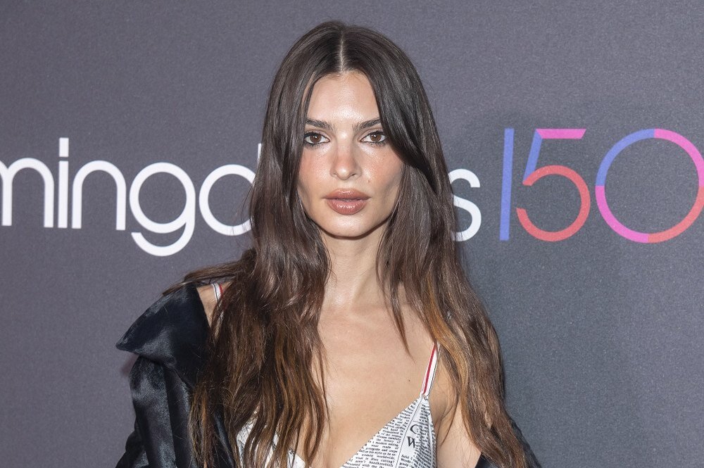     Эмили Ратаковски разъярена из-за женщин, защищающих Адама Левина после скандала