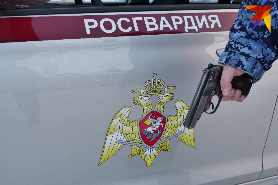     25-летнего мурманчанина доставили в отдел полиции для дальнейшего разбирательства. Светлана МАКОВЕЕВА