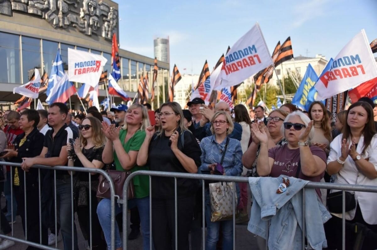    Тысячи человек пришли на митинг-концерт «Своих не бросаем» в Екатеринбурге