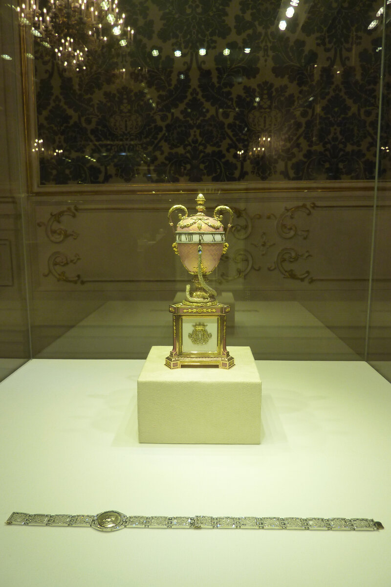 "Яйцо - часы герцогини Мальборо." 1902 г. Циферблат двигается. Мастер М.Перхин. 