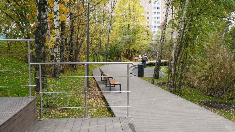    Комфортное пространство для отдыха у воды в Молжаниновском районе севера столицы © Пресс-служба комплекса городского хозяйства Москвы