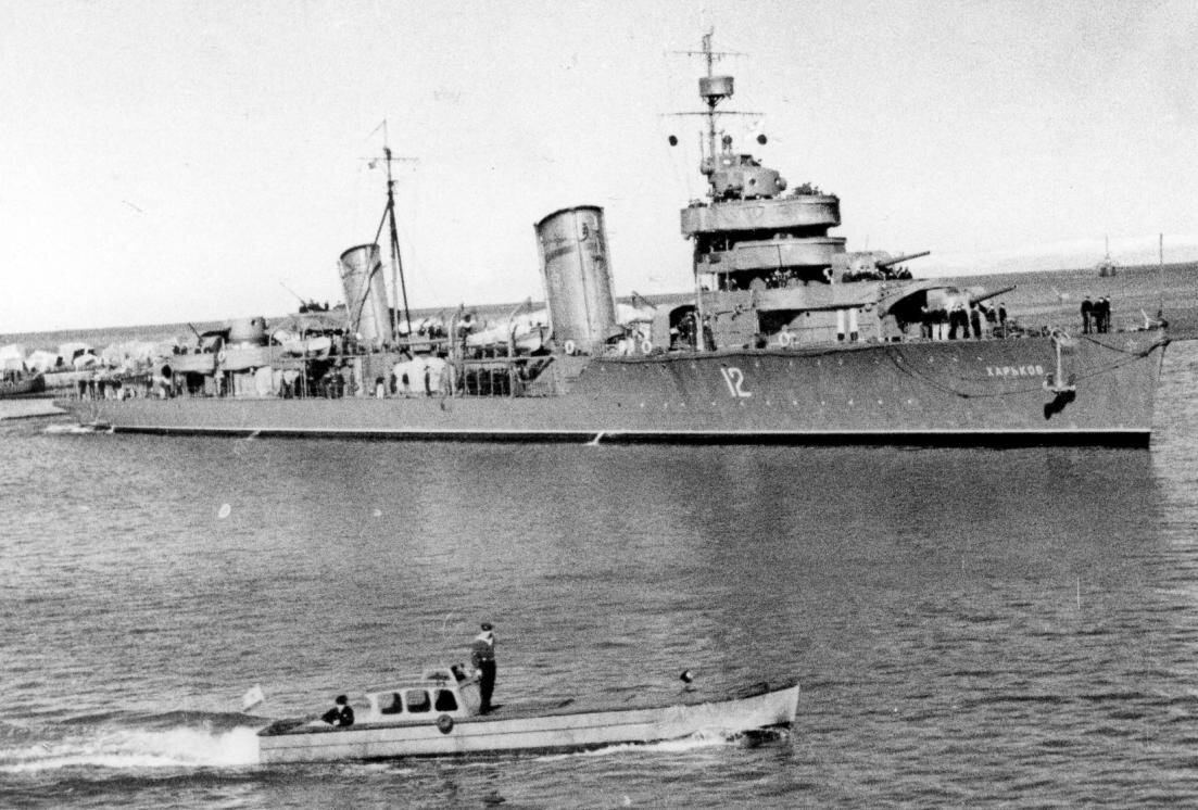 Лидер эскадренных миноносцев, участвовавший в походе и потерянный в ходе него. Источник фото: https://war-book.ru/lidery-eskadrennyh-minonostsev-proek/