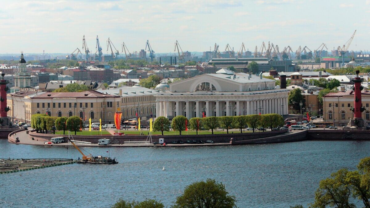    Cтрелка Васильевского острова с колокольни Петропавловской крепости© РИА Новости / Алексей Даничев