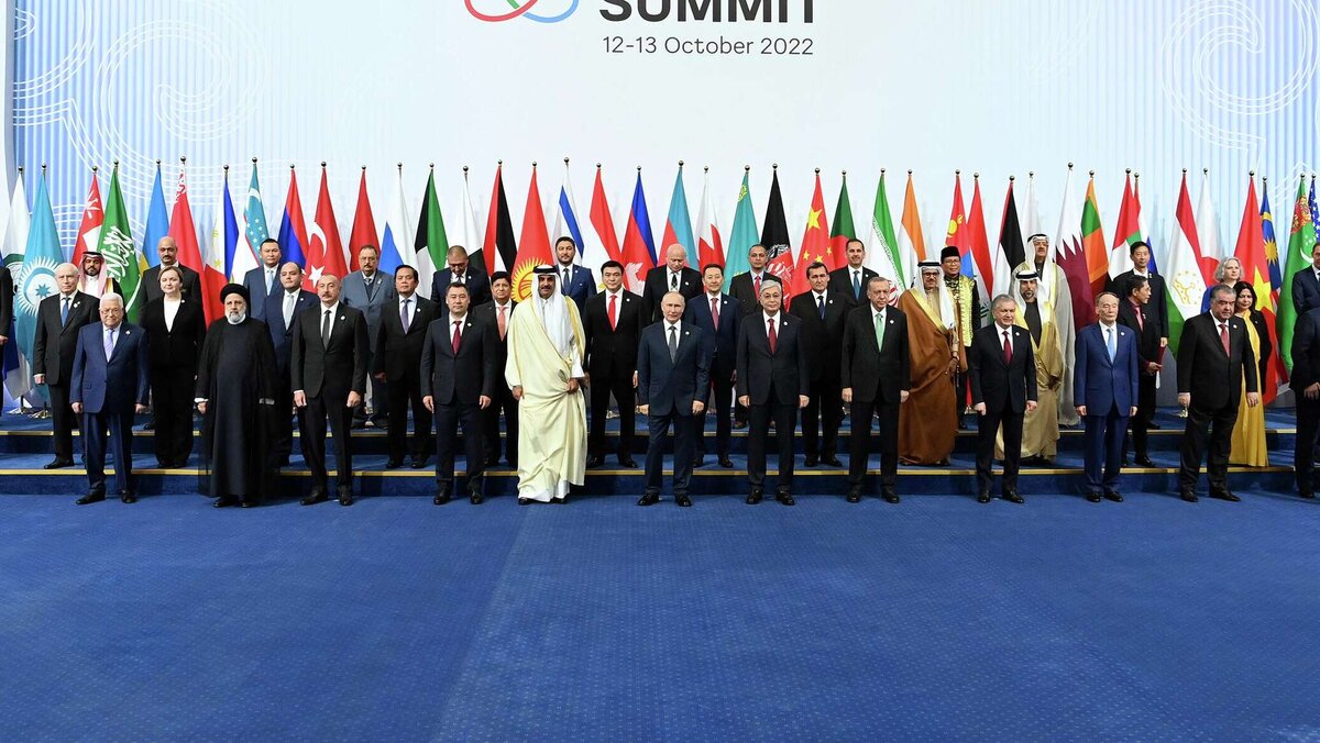 Общая фотография участников саммита (листайте - зная, что среди наших читателей много людей преклонного возраста, мы увеличили частями фотографию)