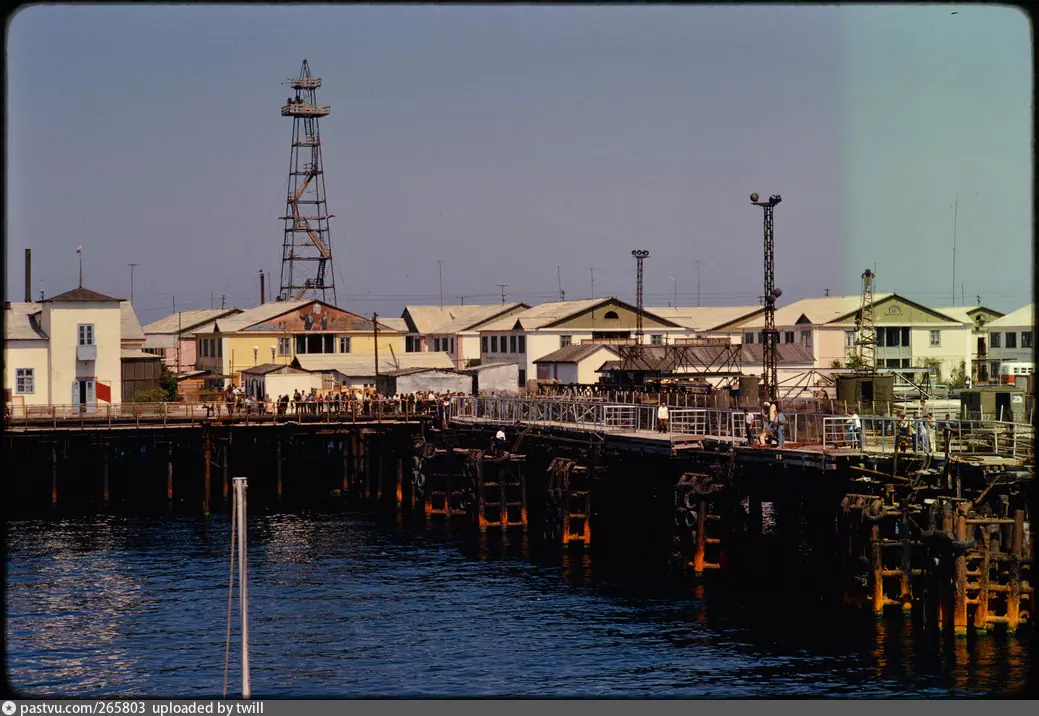 Здравствуйте, товарищи! Наша страна это многовековая летопись... чего только не было в нашей истории - победы, поражения, смуты... мы то прирастали территориями, то теряли их.-13