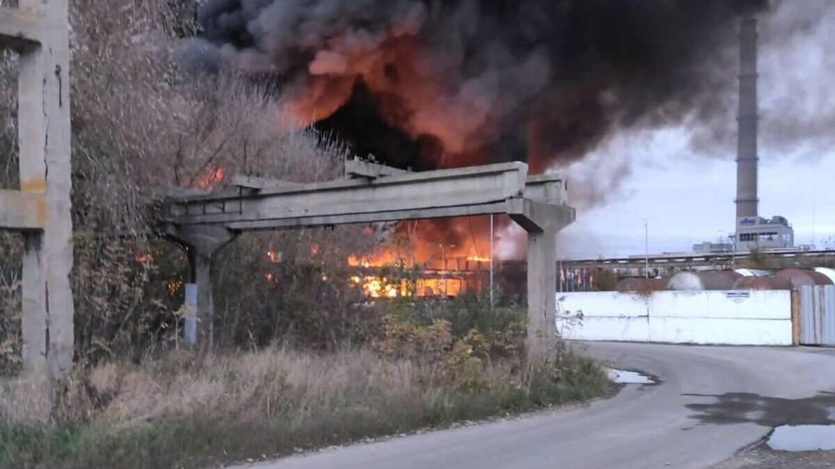    Пожар на промышленном предприятии в Шебекинском городском округе© Настоящий Гладков/Telegram